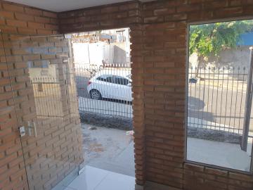 Casa com 02 quartos, 02 vagas de garagem