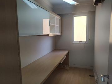 Apartamento Jd. América 3 quartos sendo 1 suíte.