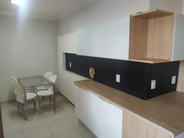 Apartamento Jd. América 3 quartos sendo 1 suíte.