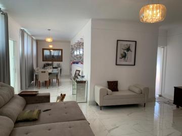 Alugar Casa / Padrão em Bauru. apenas R$ 2.680.000,00