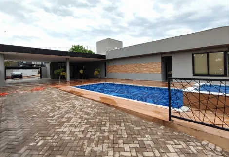 Casa com 3 quartos, 328 m², Lazer com piscina em Condomínio Fechado