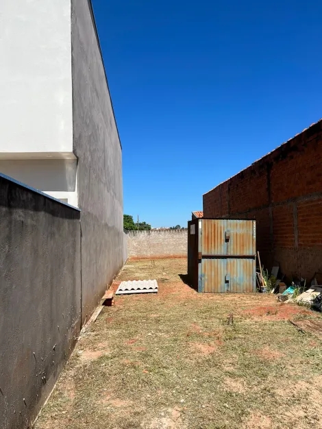 Terreno de esquina 16 x 30 no condomínio fechado Real Park