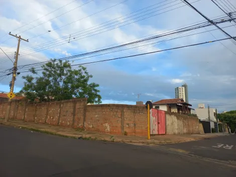 Terreno no Jardim Aeroporto em Bauru em rua comercial