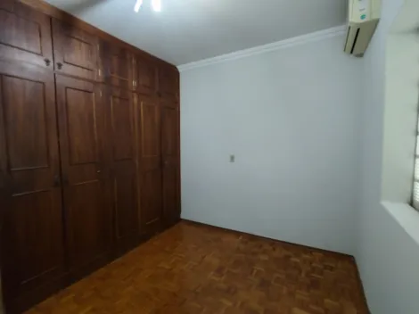 Casa com quatro quartos sendo um suite, tres banheiros ampla cozinha, espaço gourmet