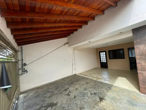Alugar Casa / Padrão em Bauru. apenas R$ 2.700,00