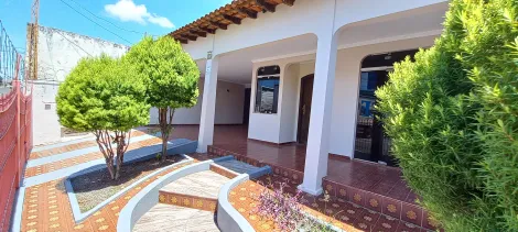 Alugar Casa / Padrão em Bauru. apenas R$ 3.000,00