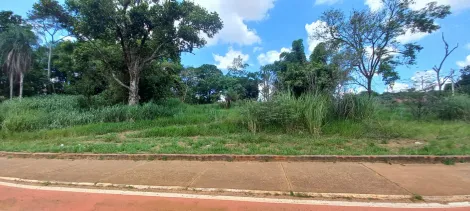 Área com 2400m² na Avenida Nações Unidas Norte em Bauru