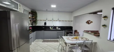 imagem 4 - Casa com 3 quartos, garagem para 3 carros, edícula ampla com sala, cozinha e banheiro, no Jardim América em Bauru imagem 4 - Casa com 3 quartos, garagem para 3 carros, edícula ampla com sala, cozinha e banheiro, no Jardim América em Bauru