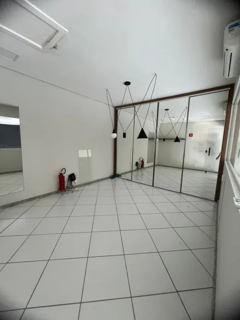 imagem 2 - Ponto Comercial , excelente para locação em corredor comercial com estacionamento imagem 2 - Ponto Comercial , excelente para locação em corredor comercial com estacionamento